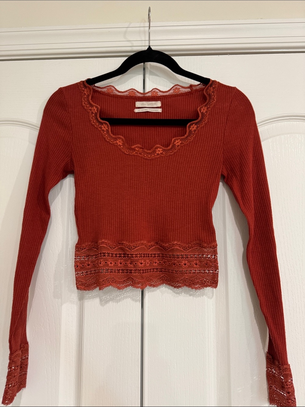 Lace-Trim Ribbed Long-Sleeve Crop top